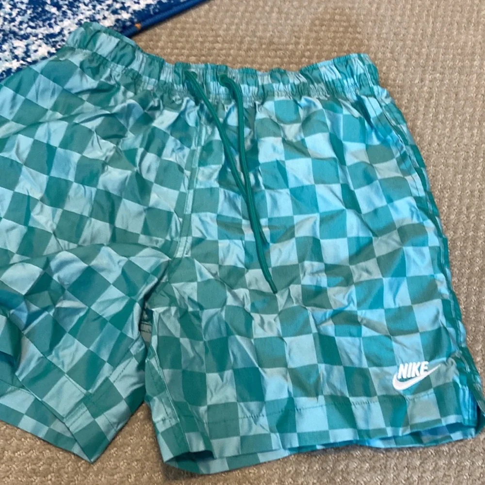NWT NIKE GREEN CHECKERED SWIM SHORTS